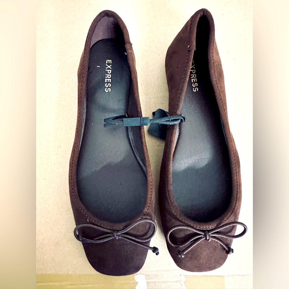 Brown suede squared toes